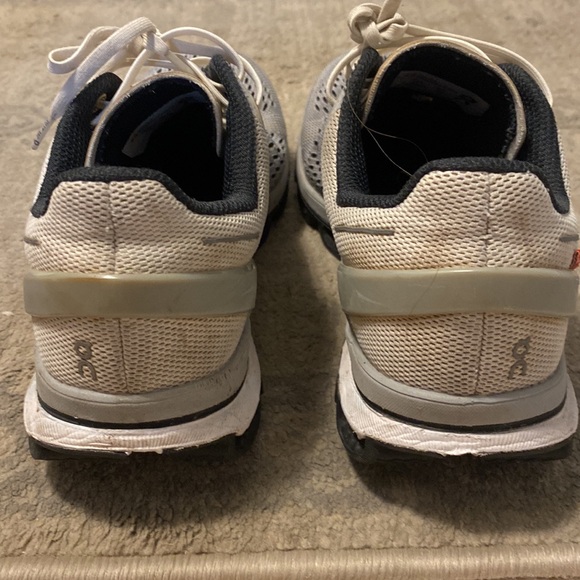 ON running shoes - Picture 3 of 12